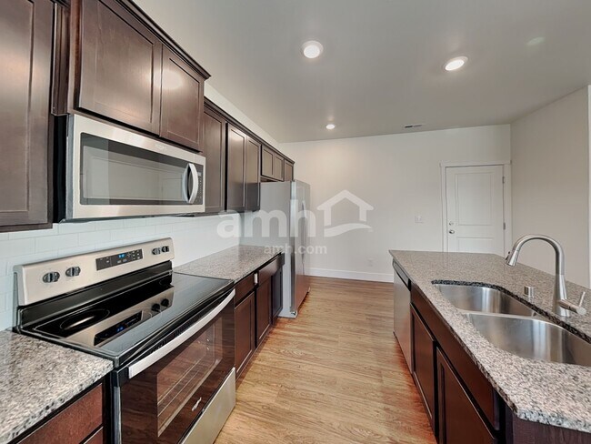 Foto del edificio - 3517 70th Dr NE