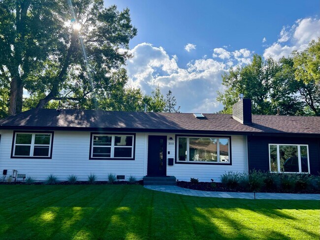 Foto del edificio - STUNNING MODERN FARMHOUSE in North Boulder...