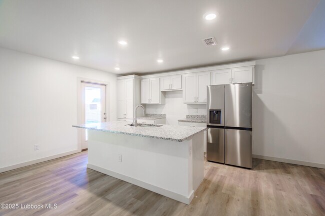 Building Photo - 8010 Elm Ave