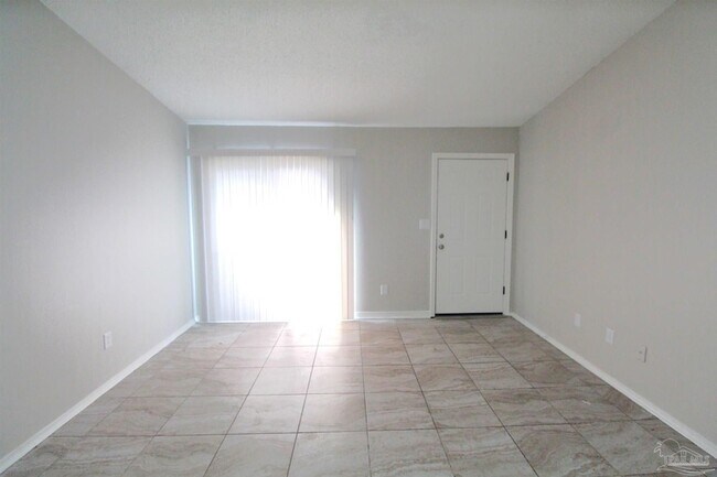 Foto del edificio - 6810 Tiki Ln