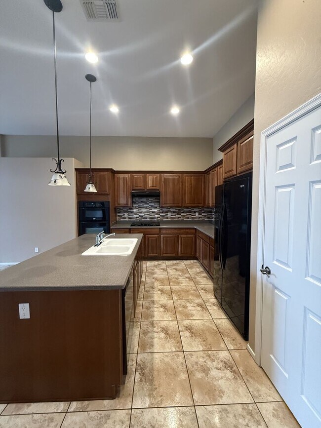 Foto del edificio - 22165 Celtic Ave