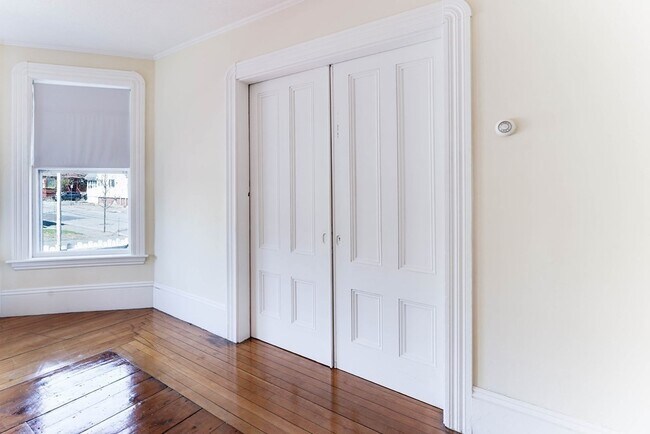 Building Photo - 2 Messervy St