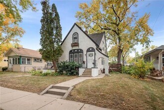 Building Photo - 1830 W James Ave
