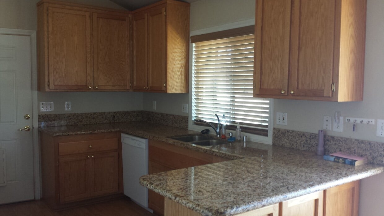 Foto del edificio - Large 3 Bedroom!