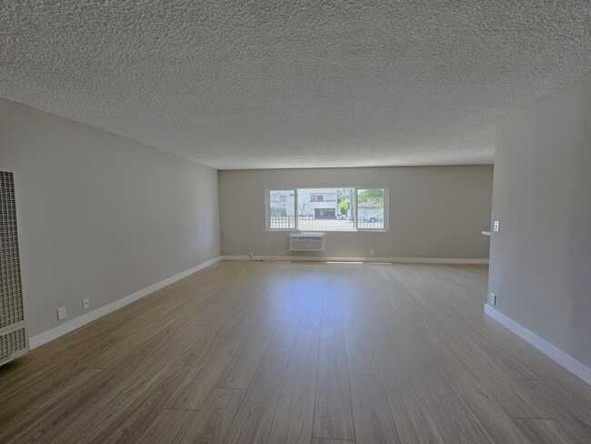Building Photo - 13535 Victory Blvd