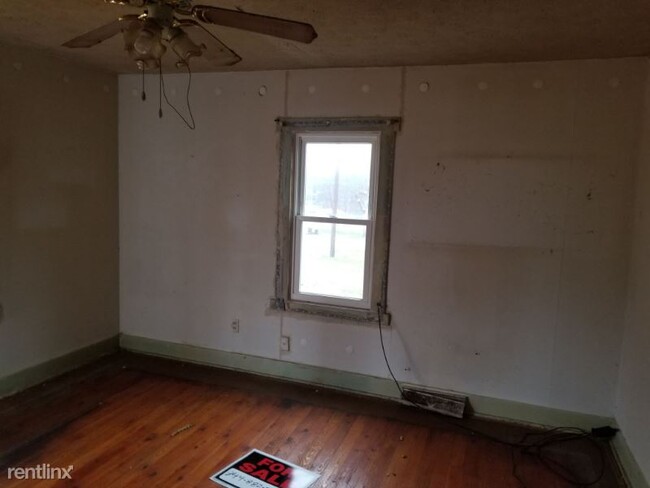 Building Photo - 2 br, 1 bath House - 167 Peak St
