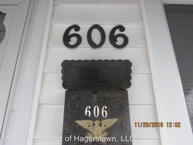 Building Photo - 2 br, 1 bath House - 606 George St