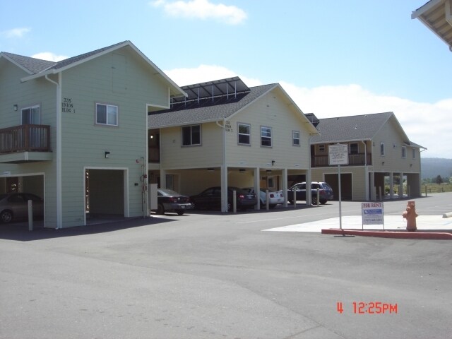 Building Photo - 335 Union St