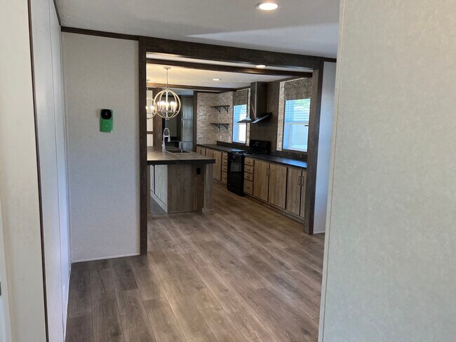 Foto del edificio - 39500 Warren Rd