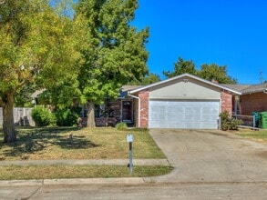 Building Photo - 401 Oak Creek Dr