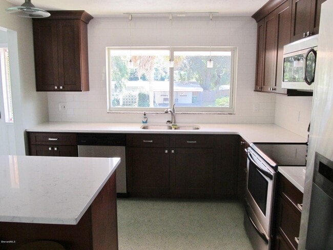 Foto del edificio - 204 River Heights Dr