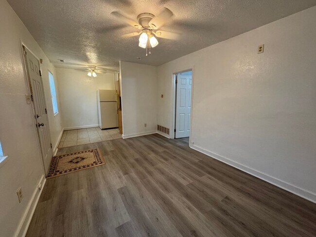 Foto del edificio - 729 N Upland Ave
