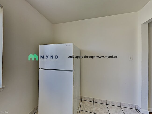 Building Photo - 1 br, 1 bath Apartment - 457 S 10th St Unit 8