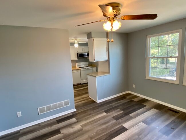 Building Photo - 83 Marco Ln