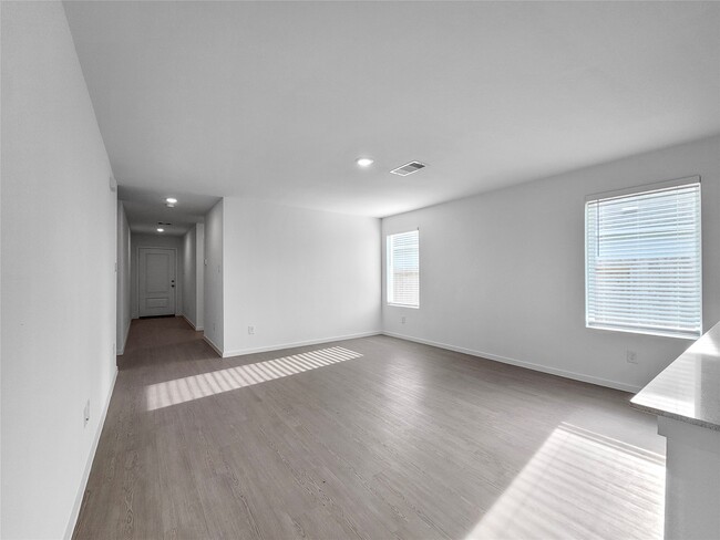 Foto del edificio - 118 Nicholas Rd