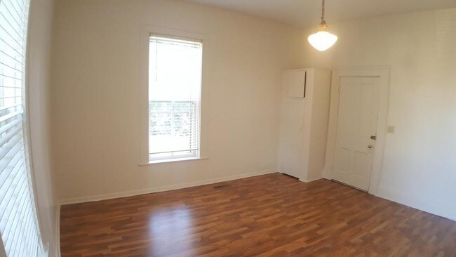 Building Photo - 114 South Blackriver St.