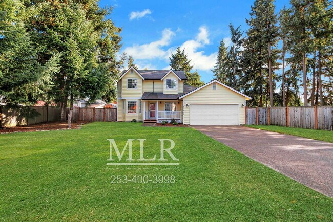 Foto del edificio - Half-Acre Corner Lot with Hot Tub, Deck, a...