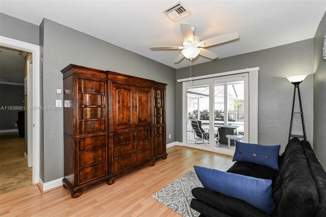 Foto del edificio - 283 Forest Hills Blvd