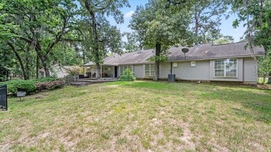 Building Photo - 9502 Rolling Oaks
