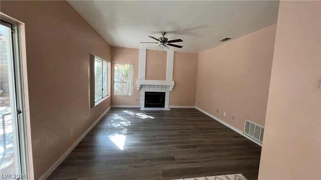 Foto del edificio - 2909 Calmada Ave