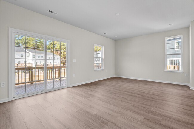 Building Photo - 1509 Newpoint Dr