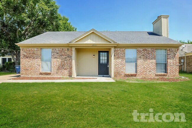 Building Photo - 3913 Big Leaf Ln