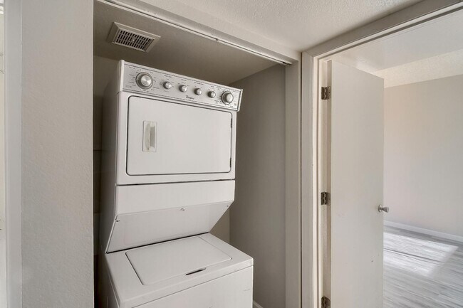Foto del edificio - Two Bedroom Condo in Phoenix