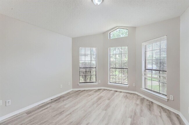 Building Photo - 7404 Rutgers Circle Unit A