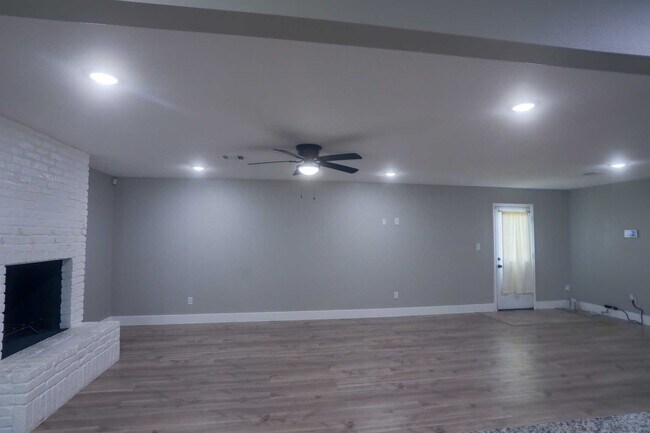 Foto del edificio - 6703 Winfield Rd