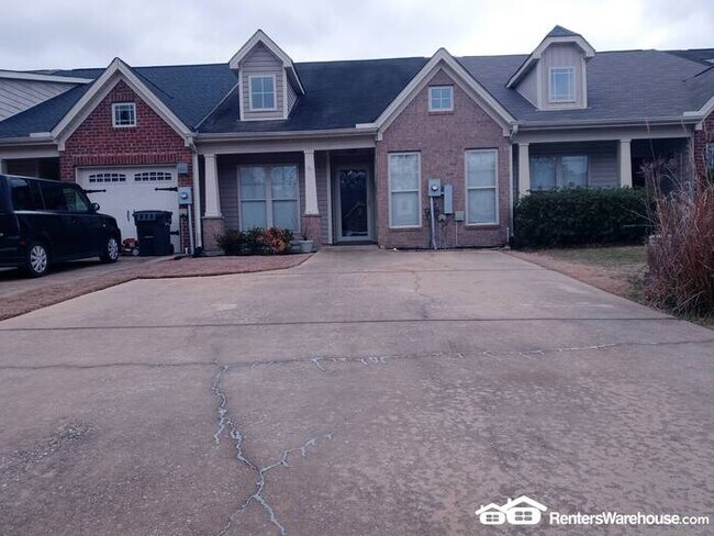 Building Photo - Beautiful 3/2 Townhome in Calera