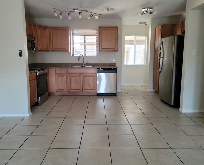 Cozy 2 Bed 2 Bath Town-home in Central Phoenix!! - Cozy 2 Bed 2 Bath Town-home in Central Phoenix!!