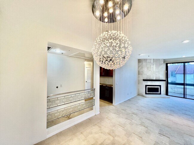 Building Photo - Beautiful 2B/2BA condo with Reserved Parki...