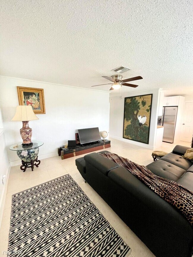 Foto del edificio - 3 br, 2 bath House - 414 SW 15th Ave