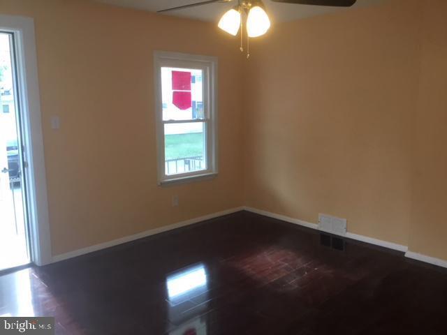 Primary Photo - 211 Iron St