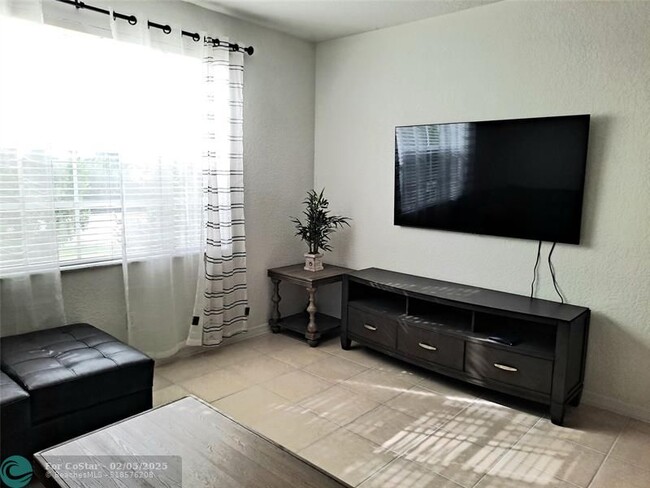 Foto del edificio - 705 SW 148th Ave