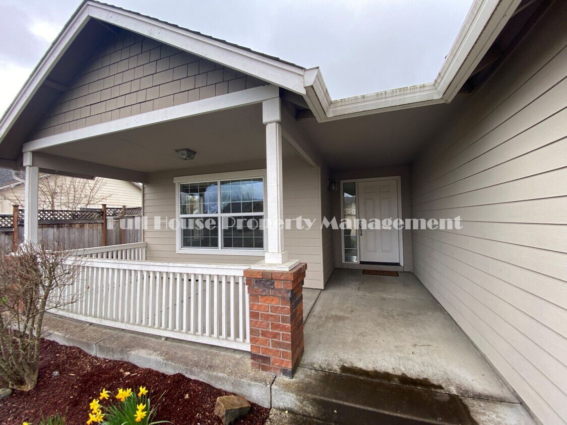 Foto principal - 3 br, 2 bath House - 5926 Firestone Dr.