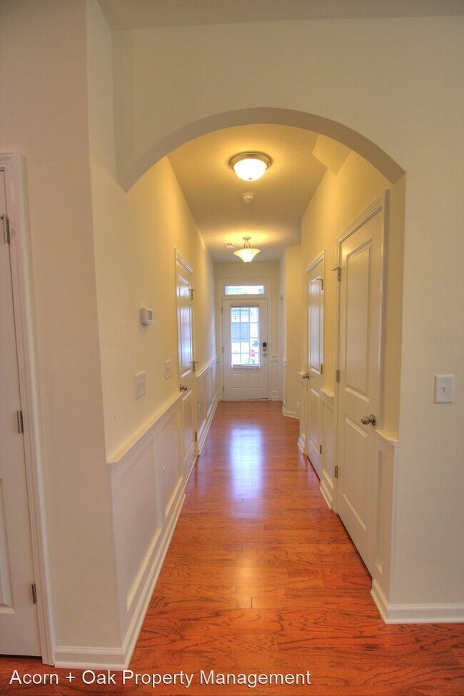 Building Photo - 3 br, 2.5 bath House - 915 Saratoga Drive