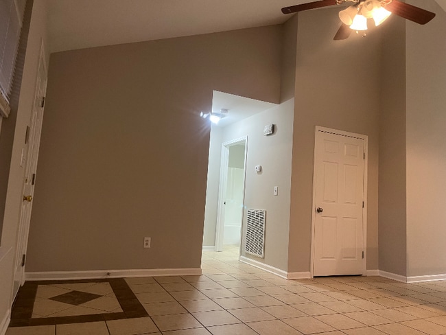 Building Photo - 138 Cambridge Dr