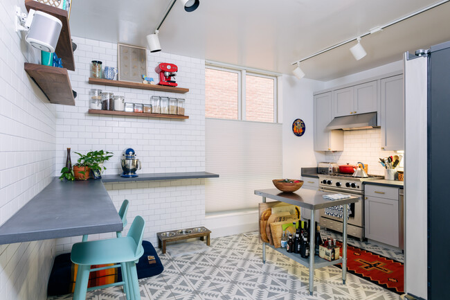 Kitchen - 1st Fl - 1829 N Cleveland Ave