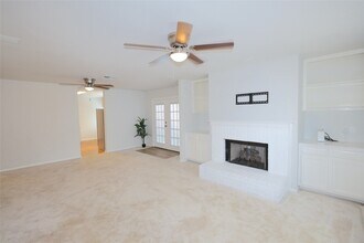 Building Photo - 3229 Continental Dr