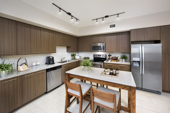 Kitchen and dining area - Avalon Toscana