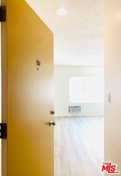 Foto del edificio - 1833 Normandie Ave