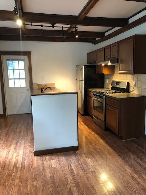 Building Photo - 66 Mariner St