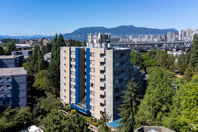 Photo du bâtiment - The Wellington Tower & Townhomes