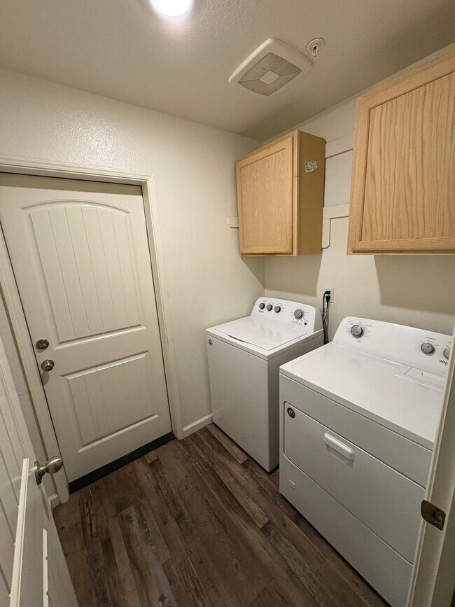 Foto del edificio - NW Visalia Home Near Shopping Center Rent Ready!