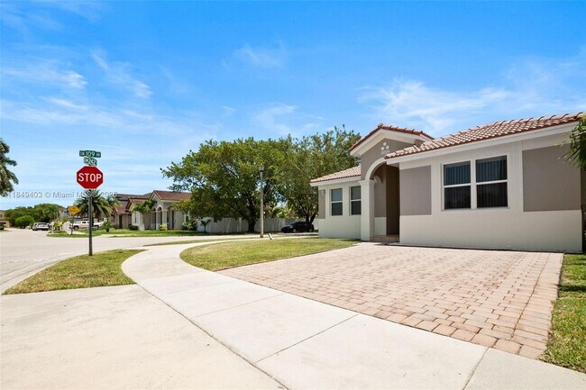 Foto del edificio - 10902 SW 242nd St