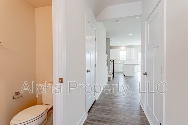 Building Photo - 100 Roseridge Dr