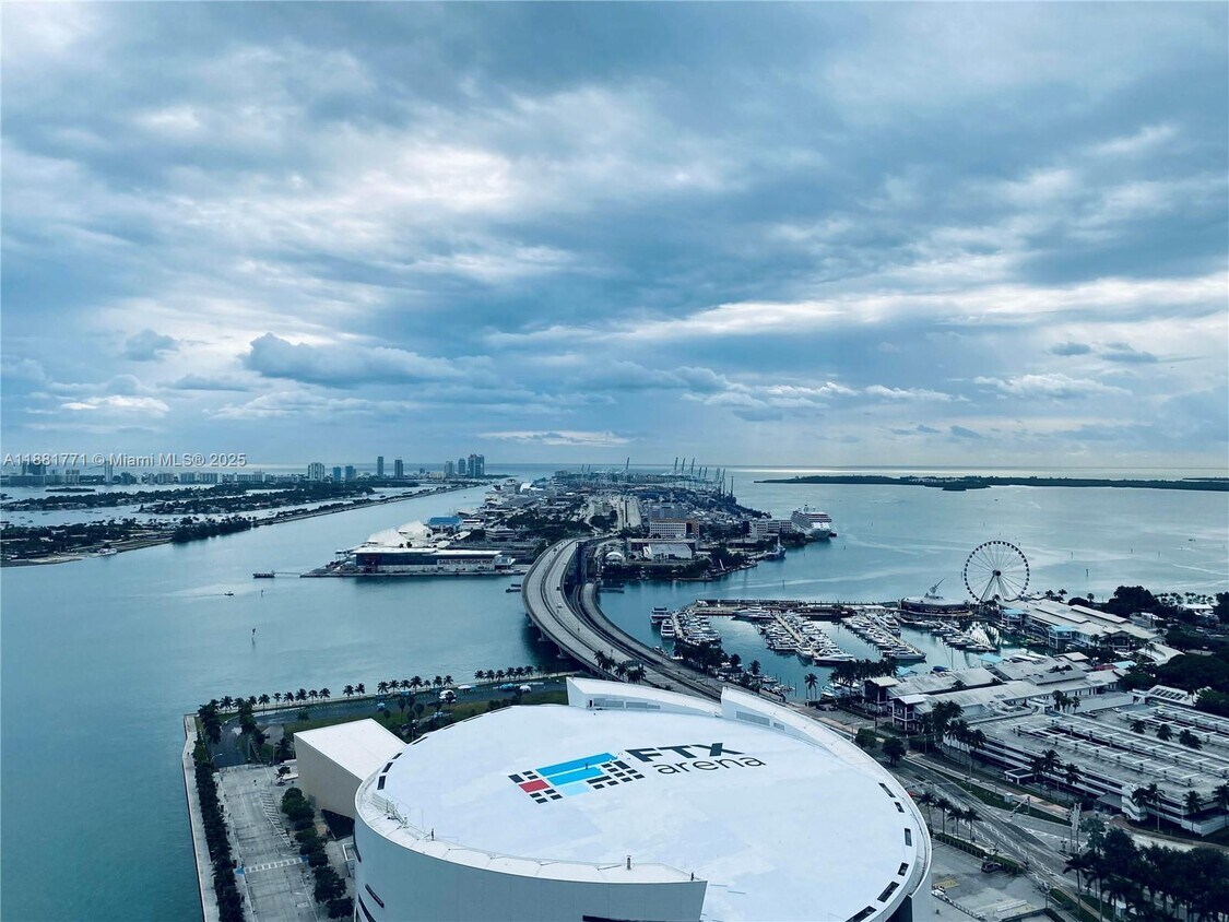 Foto principal - 888 Biscayne Blvd
