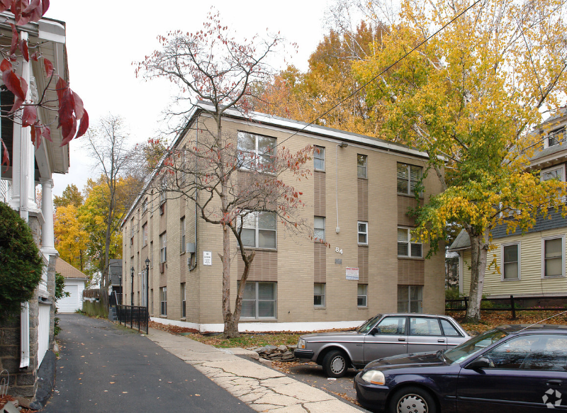 Building Photo - 84 Evergreen Ave