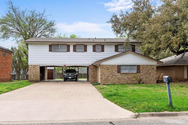Building Photo - 3715 Ivanhoe Dr